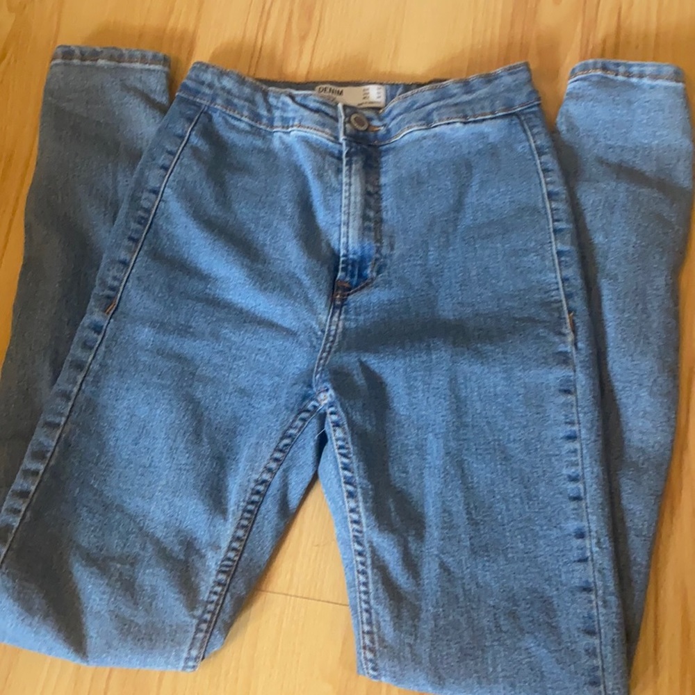 light wash skinny jeans
